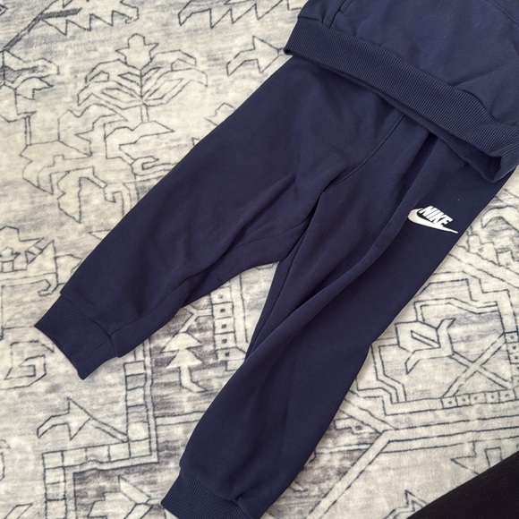 Nike 4T jogger set some minor washer stains but still very good condition. - Picture 3 of 4